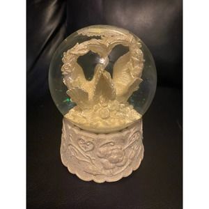 The Sanfrancisco Music Box Co.Two Doves Snow Globe Music Box